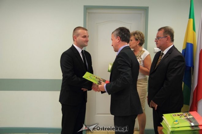 35 nauczycieli otrzymało akty nadania na wyższe stopnie zawodowe [29.08.2012] - zdjęcie #35 - eOstroleka.pl