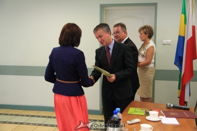 35 nauczycieli otrzymało akty nadania na wyższe stopnie zawodowe [29.08.2012] - zdjęcie #16 - eOstroleka.pl