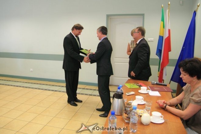 35 nauczycieli otrzymało akty nadania na wyższe stopnie zawodowe [29.08.2012] - zdjęcie #11 - eOstroleka.pl