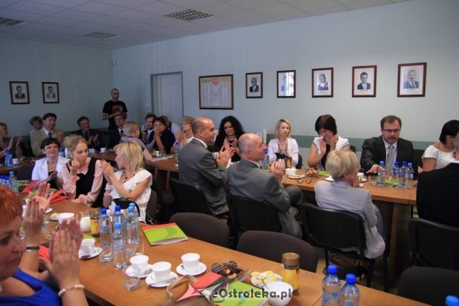35 nauczycieli otrzymało akty nadania na wyższe stopnie zawodowe [29.08.2012] - zdjęcie #3 - eOstroleka.pl