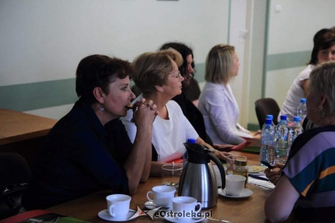 35 nauczycieli otrzymało akty nadania na wyższe stopnie zawodowe [29.08.2012] - zdjęcie #2 - eOstroleka.pl