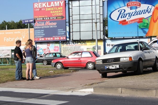 Rondo Siemowita: BMW uderzyło w audi [30 VIII 2012] - zdjęcie #6 - eOstroleka.pl