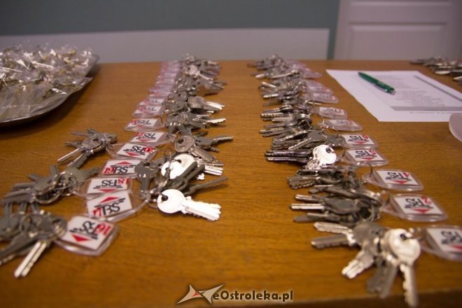 Przekazanie kluczy do nowych mieszkań OTBS [31.08.2012] - zdjęcie #1 - eOstroleka.pl