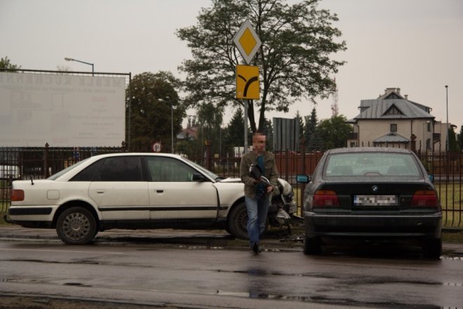 Kolizja na ulicy Zawadzkiego [1 IX 2012] - zdjęcie #3 - eOstroleka.pl