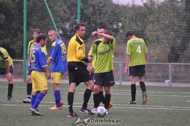 Liga Okręgowa: Korona HiD - Makowianka Maków Maz. 1:0 [1.09.2012] - zdjęcie #17 - eOstroleka.pl