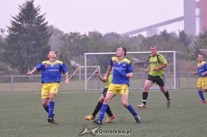 Liga Okręgowa: Korona HiD - Makowianka Maków Maz. 1:0 [1.09.2012] - zdjęcie #16 - eOstroleka.pl