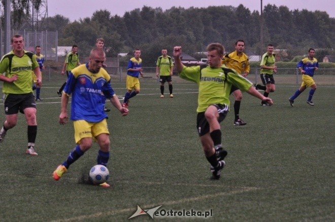 Liga Okręgowa: Korona HiD - Makowianka Maków Maz. 1:0 [1.09.2012] - zdjęcie #12 - eOstroleka.pl