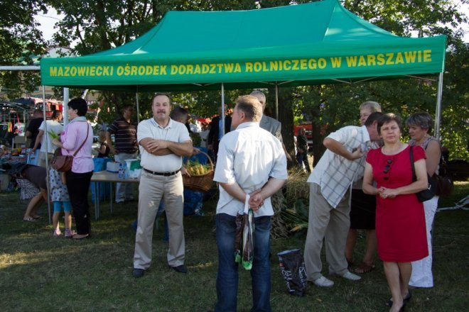 Olszewo Borki: Tłumy osób na dożynkach gminno parafialnych [2 IX 2012] - zdjęcie #6 - eOstroleka.pl