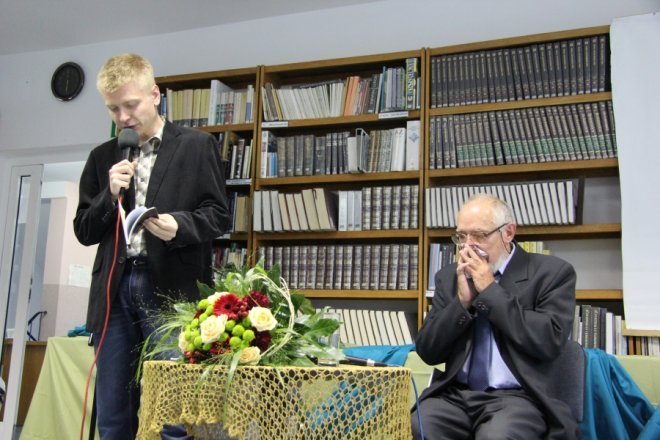 Wieczór w Arce: Spotkanie z Alfredem Sierzputowskim [6 IX 2012] - zdjęcie #7 - eOstroleka.pl