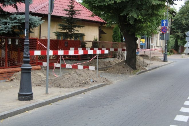 Prace przy wymianie sieci energetycznej na starym mieście [7 IX 2012] - zdjęcie #2 - eOstroleka.pl