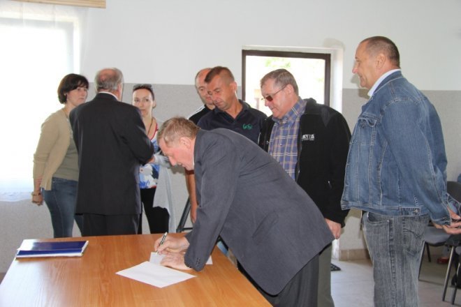 Co śmierdzi w Drwęczy? Przedstawiciele MPK nie pojawili się na spotkaniu z mieszkańcami [10 IX 2012]  - zdjęcie #28 - eOstroleka.pl