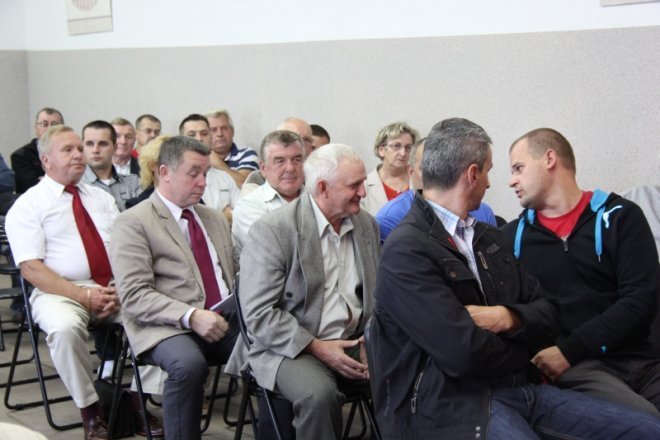 Co śmierdzi w Drwęczy? Przedstawiciele MPK nie pojawili się na spotkaniu z mieszkańcami [10 IX 2012]  - zdjęcie #18 - eOstroleka.pl