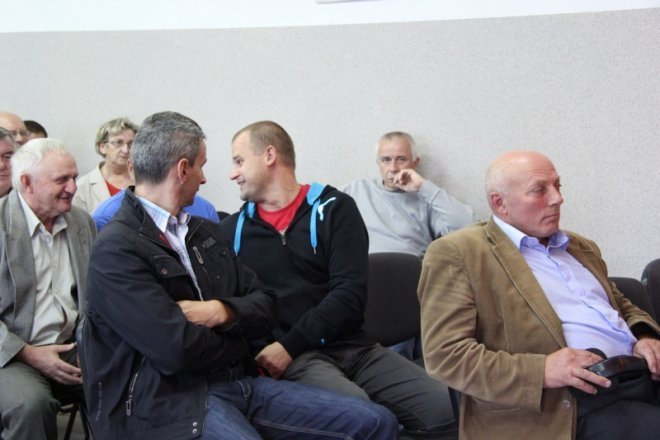 Co śmierdzi w Drwęczy? Przedstawiciele MPK nie pojawili się na spotkaniu z mieszkańcami [10 IX 2012]  - zdjęcie #17 - eOstroleka.pl