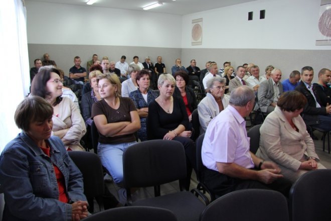 Co śmierdzi w Drwęczy? Przedstawiciele MPK nie pojawili się na spotkaniu z mieszkańcami [10 IX 2012]  - zdjęcie #16 - eOstroleka.pl