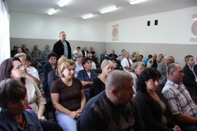 Co śmierdzi w Drwęczy? Przedstawiciele MPK nie pojawili się na spotkaniu z mieszkańcami [10 IX 2012]  - zdjęcie #7 - eOstroleka.pl