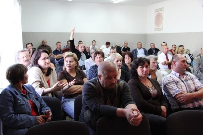 Co śmierdzi w Drwęczy? Przedstawiciele MPK nie pojawili się na spotkaniu z mieszkańcami [10 IX 2012]  - zdjęcie #2 - eOstroleka.pl