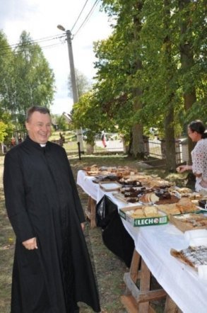 Tłumy pielgrzymów przybyły na odpust do Dąbrówki [10.IX.2012] - zdjęcie #9 - eOstroleka.pl