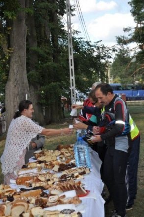 Tłumy pielgrzymów przybyły na odpust do Dąbrówki [10.IX.2012] - zdjęcie #7 - eOstroleka.pl