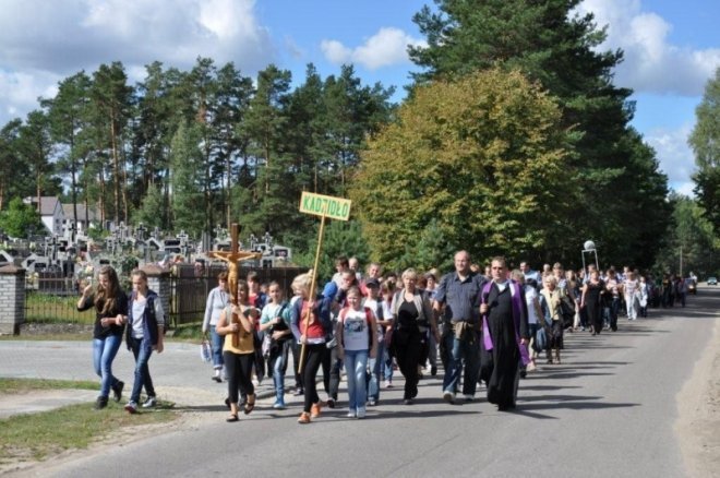 Tłumy pielgrzymów przybyły na odpust do Dąbrówki [10.IX.2012] - zdjęcie #6 - eOstroleka.pl