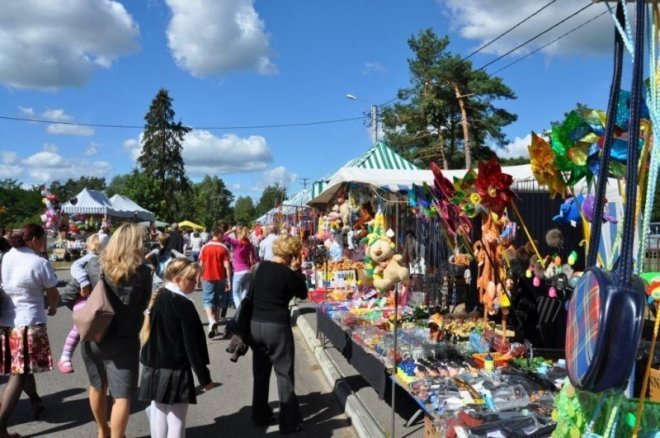Tłumy pielgrzymów przybyły na odpust do Dąbrówki [10.IX.2012] - zdjęcie #2 - eOstroleka.pl