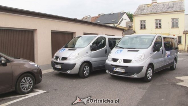 Przekazanie nowych samochodów od PFRON i Urzęd Miasta [12.09.2012] - zdjęcie #18 - eOstroleka.pl