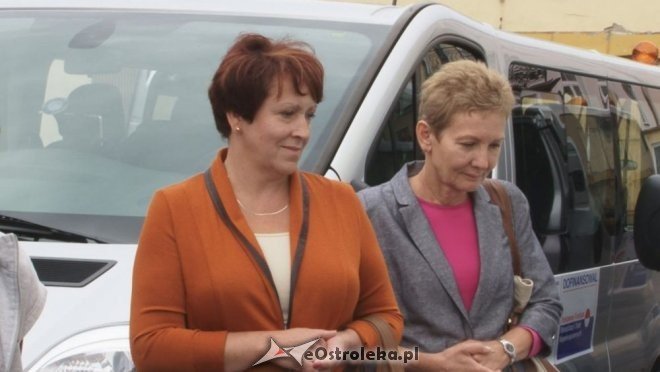 Przekazanie nowych samochodów od PFRON i Urzęd Miasta [12.09.2012] - zdjęcie #2 - eOstroleka.pl