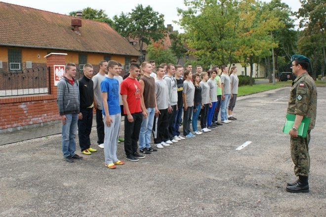Klasa mundurowa z Kadzidła w Bemowie Piskim - zdjęcie #5 - eOstroleka.pl