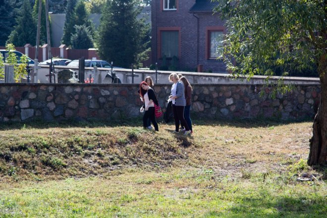Młodzież po raz dziewiętnasty sprzątała świat [14 IV 2012] - zdjęcie #2 - eOstroleka.pl