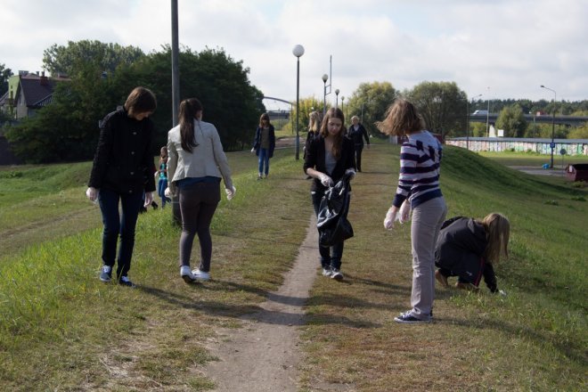 Młodzież po raz dziewiętnasty sprzątała świat [14 IV 2012] - zdjęcie #8 - eOstroleka.pl