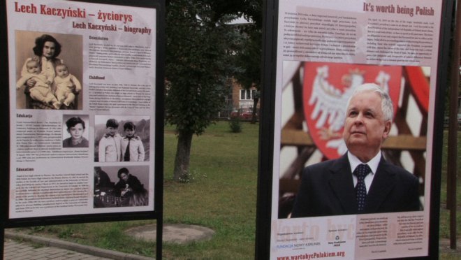 Wystawa Warto być Polakiem przed sanktuarium św. Antoniego Padewskiego [16.09.2012] - zdjęcie #5 - eOstroleka.pl