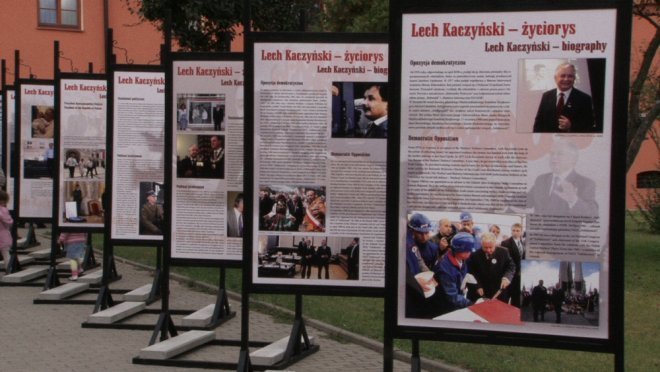 Wystawa Warto być Polakiem przed sanktuarium św. Antoniego Padewskiego [16.09.2012] - zdjęcie #5 - eOstroleka.pl