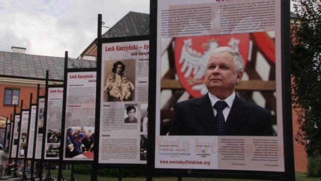 Wystawa Warto być Polakiem przed sanktuarium św. Antoniego Padewskiego [16.09.2012] - zdjęcie #1 - eOstroleka.pl