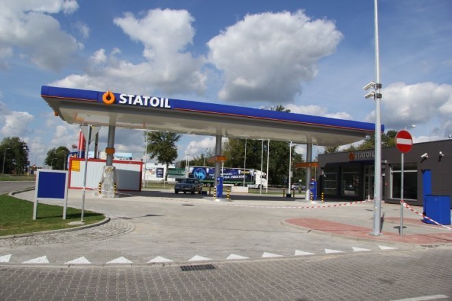 Druga stacja Statoil w Ostrołęce już stoi [17 IX 2012] - zdjęcie #7 - eOstroleka.pl