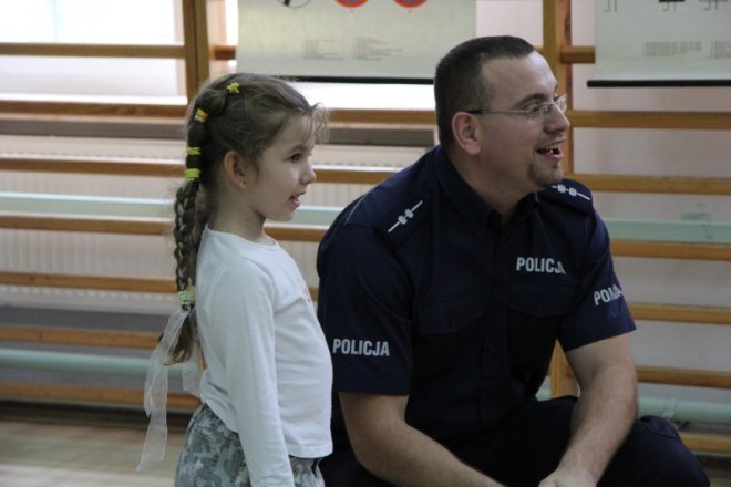 Policja uczyła o bezpieczeństwie na drodze w Szkole Podstawowej nr 5 [19 IX 2012] - zdjęcie #24 - eOstroleka.pl