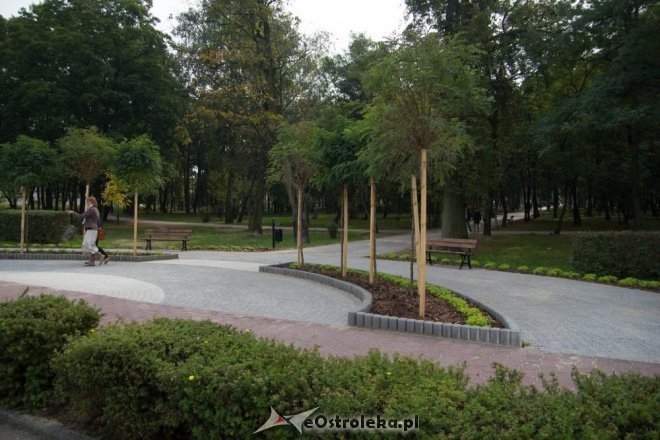 Kolejny etap przebudowy parku miejskiego zakończony [19.09.2012] - zdjęcie #32 - eOstroleka.pl