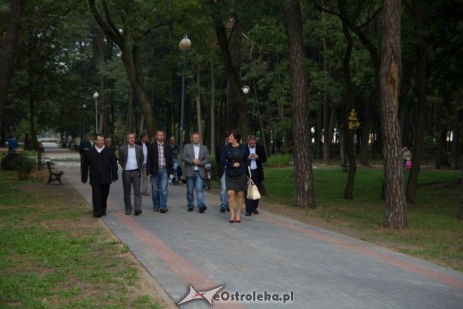 Kolejny etap przebudowy parku miejskiego zakończony [19.09.2012] - zdjęcie #5 - eOstroleka.pl
