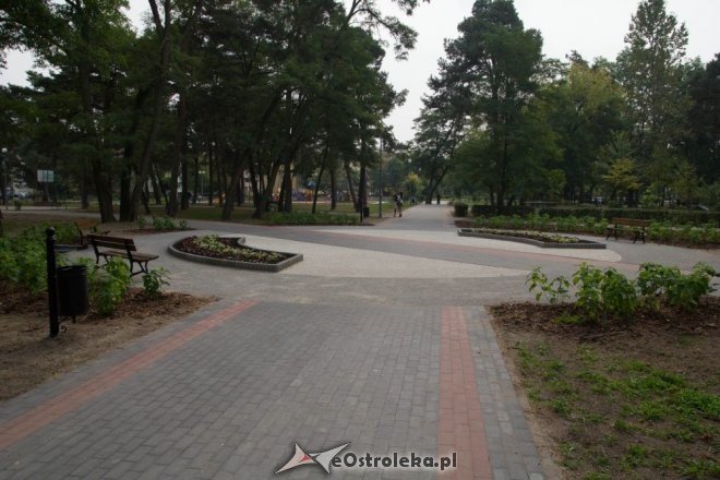 Kolejny etap przebudowy parku miejskiego zakończony [19.09.2012] - zdjęcie #1 - eOstroleka.pl