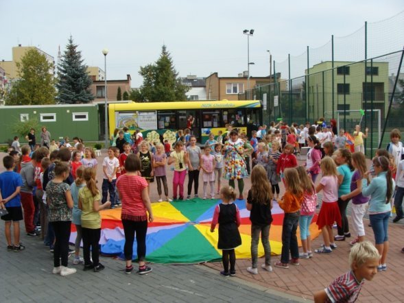 Świetlicobus w Szkole Podstawowej nr 6 [20 IX 2012] - zdjęcie #1 - eOstroleka.pl