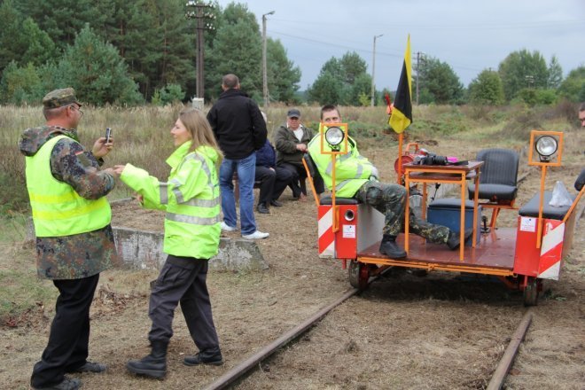 Drezyną przez historię: Wspomnienie o kolei w Zabielach Wielkich [22 IX 2012] - zdjęcie #16 - eOstroleka.pl