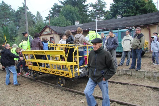 Drezyną przez historię: Wspomnienie o kolei w Zabielach Wielkich [22 IX 2012] - zdjęcie #18 - eOstroleka.pl