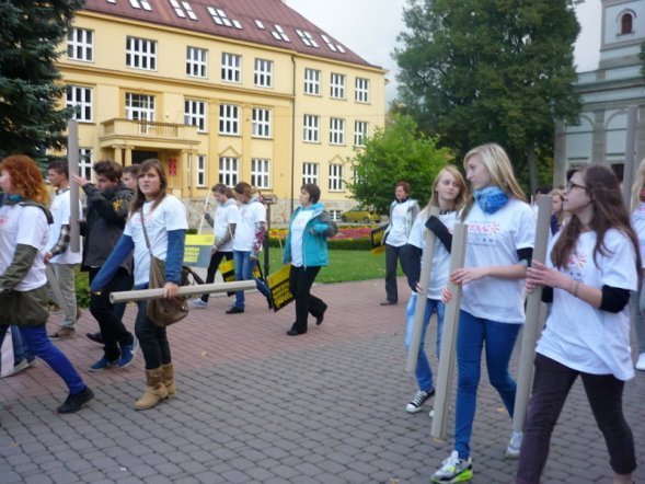Młodzież z Gimnazjum nr 2 nagrodzona przez Amnesty International [26 IX 2012]  - zdjęcie #11 - eOstroleka.pl