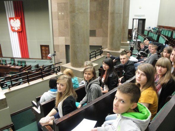 Uczniowie z Gimnazjum nr 1 odwiedzili stolicę i pałac w Sulejówku [26 IX 2012] - zdjęcie #7 - eOstroleka.pl