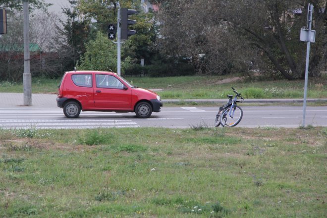 Skrzyżowanie ulic Pomian i Goworowskiej: Kierowca potrącił nastolatkę [26 IX 2012] - zdjęcie #2 - eOstroleka.pl