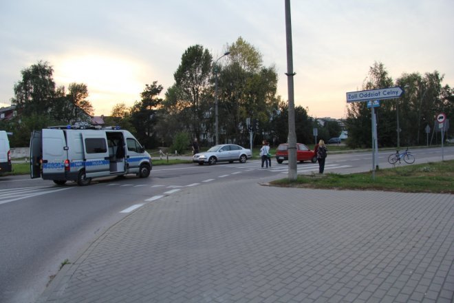 Skrzyżowanie ulic Pomian i Goworowskiej: Kierowca potrącił nastolatkę [26 IX 2012] - zdjęcie #4 - eOstroleka.pl