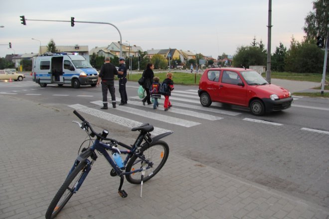 Skrzyżowanie ulic Pomian i Goworowskiej: Kierowca potrącił nastolatkę [26 IX 2012] - zdjęcie #5 - eOstroleka.pl