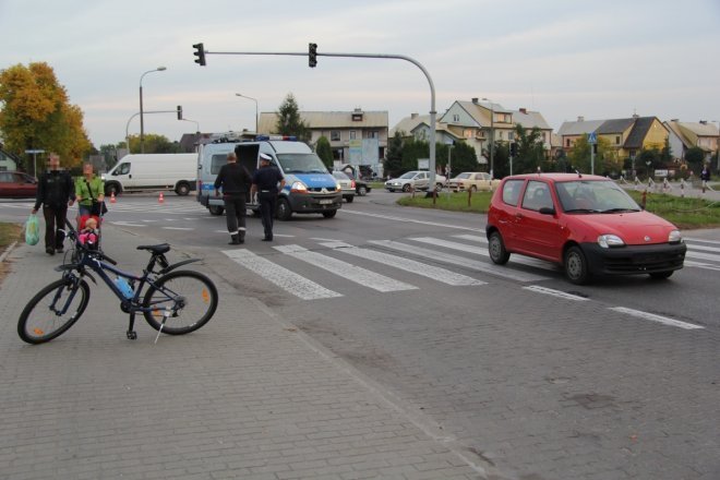 Skrzyżowanie ulic Pomian i Goworowskiej: Kierowca potrącił nastolatkę [26 IX 2012] - zdjęcie #6 - eOstroleka.pl