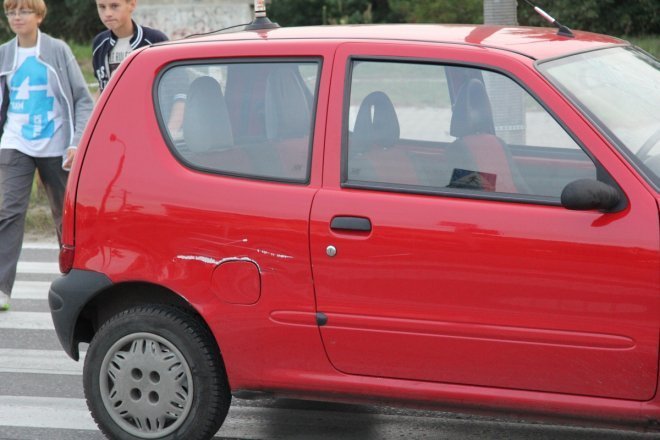 Skrzyżowanie ulic Pomian i Goworowskiej: Kierowca potrącił nastolatkę [26 IX 2012] - zdjęcie #9 - eOstroleka.pl
