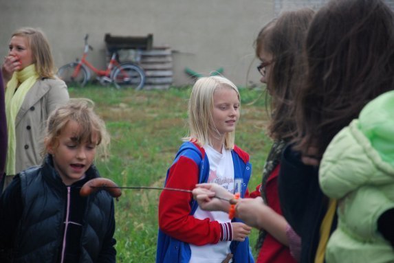 Ognisko dla dzieci i młodzieży z parafii Zabwiciela Świata [28 IX 2012] - zdjęcie #4 - eOstroleka.pl