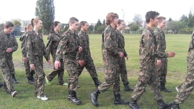 Uczniowie z II SLO w Ostrołęce na biwaku wojskowym [3 X 2012] - zdjęcie #8 - eOstroleka.pl