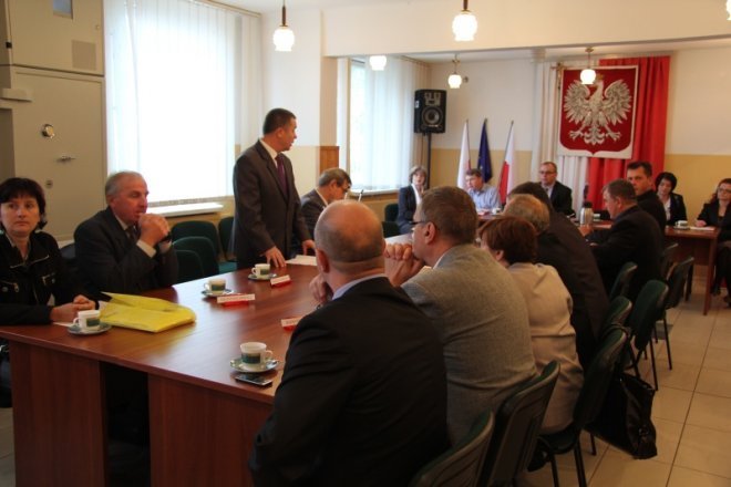 Spotkanie z przedstawicielem MPK w Urzędzie Gminy Rzekuń [5 X 2012] - zdjęcie #1 - eOstroleka.pl